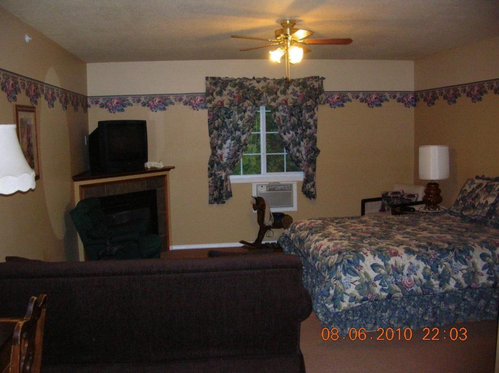 Mccracken Country Inn Hinton Pokój zdjęcie